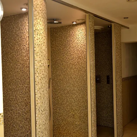 杜密兹尔奥斯特里斯酒店 酒店 沃尔多夫