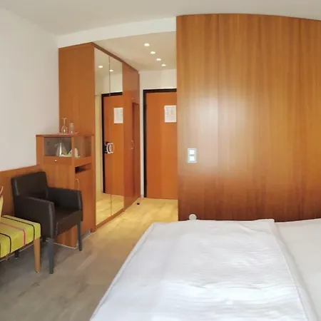 杜密兹尔奥斯特里斯酒店