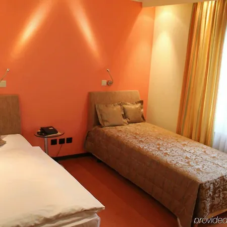 杜密兹尔奥斯特里斯酒店 4*